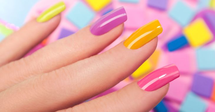 Descubre las últimas tendencias en uñas decoradas: diseños creativos y fáciles de hacer